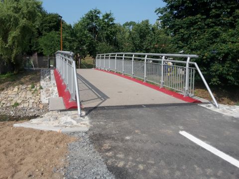 Hotový most