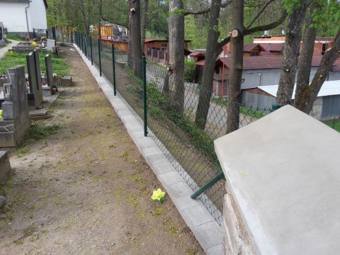 Celkový pohled na plot
