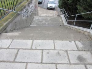 Pohled od lékárny